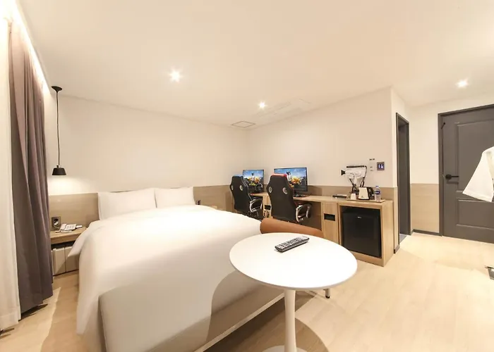 Hound Sasang Branch Hotel 2*