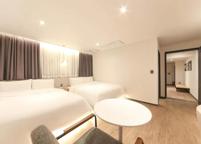 Hound Sasang Branch Hotel 2*
