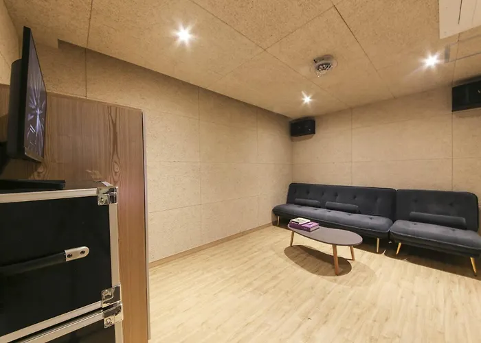 Hound Sasang Branch Hotel Busan