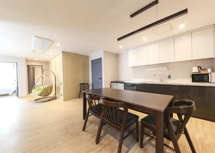 Hotel Hound Sasang Branch
