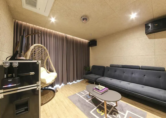 Hound Sasang Branch Hotel