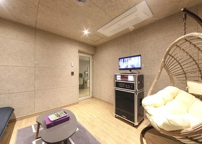 Hotel Hound Sasang Branch