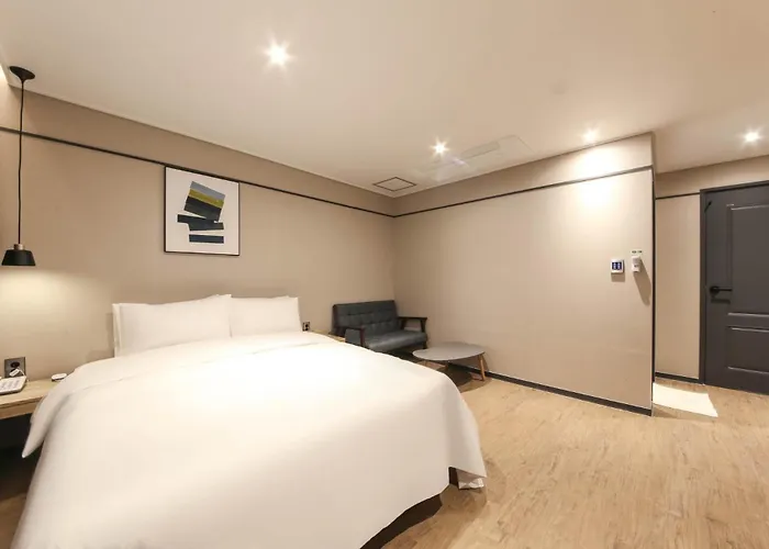 Hound Sasang Branch Hotel 2*