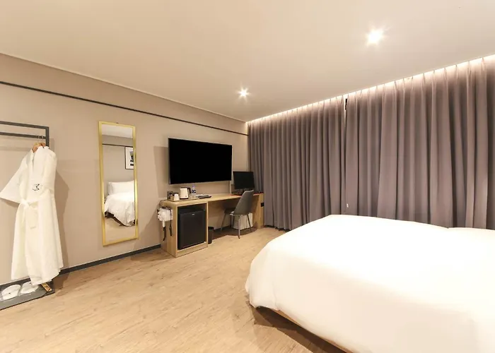 Hound Sasang Branch Hotel
