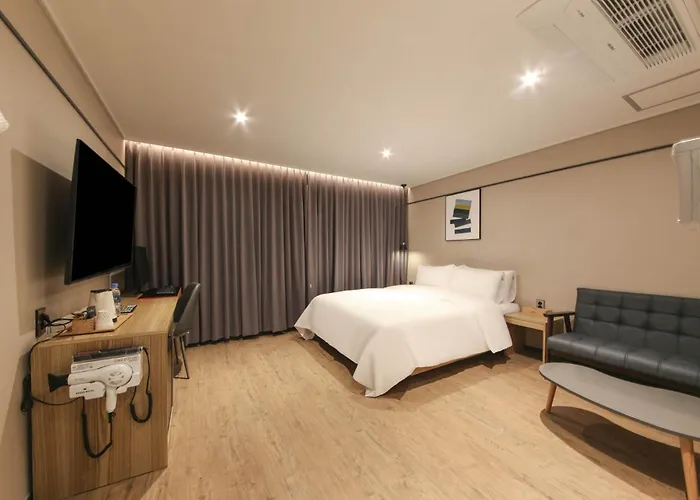 Hotel Hound Sasang Branch 2*