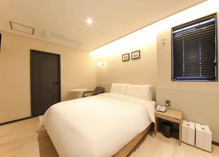 Hound Sasang Branch Hotel